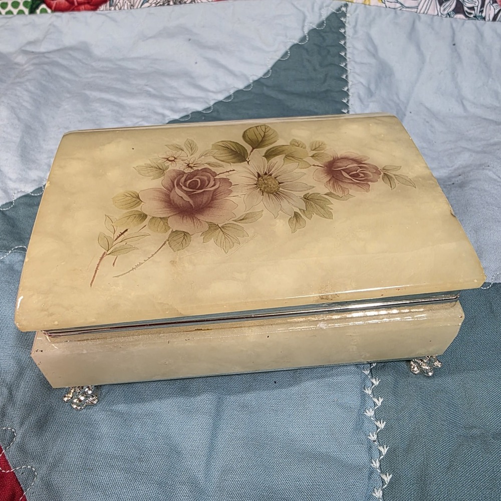 Vintage Italian Alabaster trinket / Jewelry Box Volterra Italy * Small Flaws